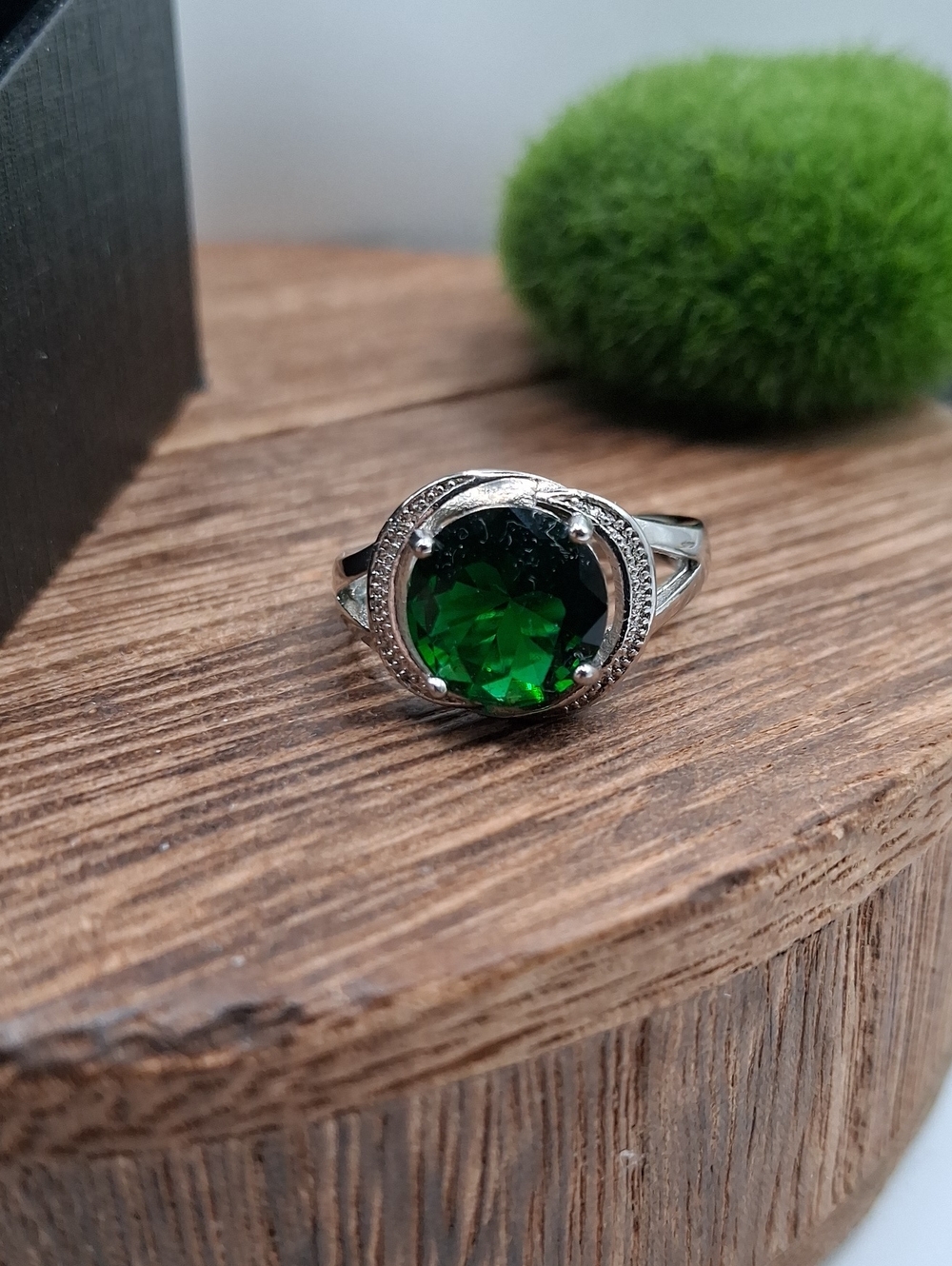 Green Gemstone Halo Ring - Elegant Women’s Jewelry R835 Adjustable Band